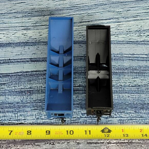 Vintage H.O scale BM & CO 2&4 bottom hopper train car black and blue - Picture 7 of 11